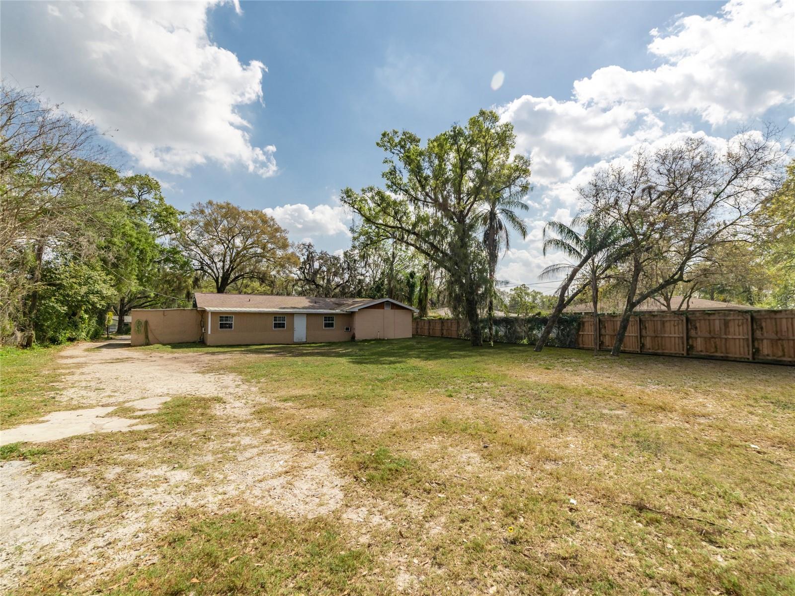 5306 N Falkenburg Road Property Photo 22