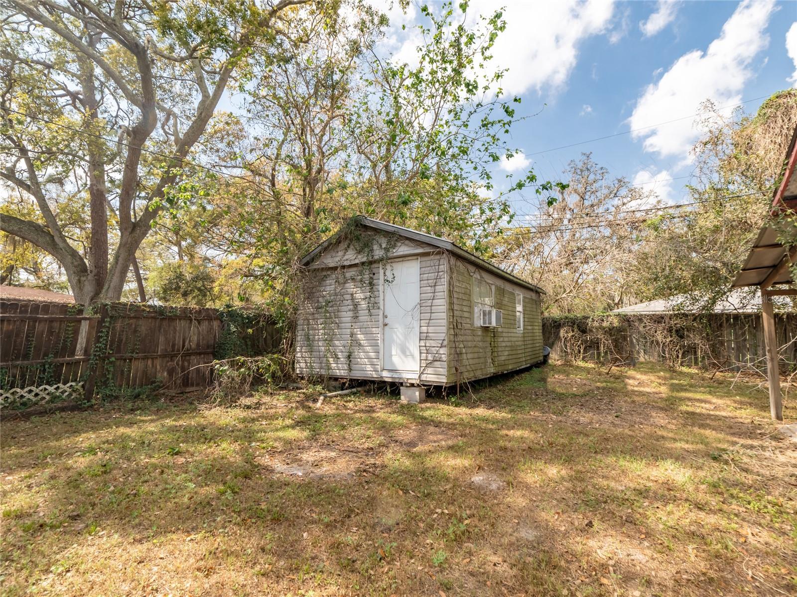 5306 N Falkenburg Road Property Photo 24