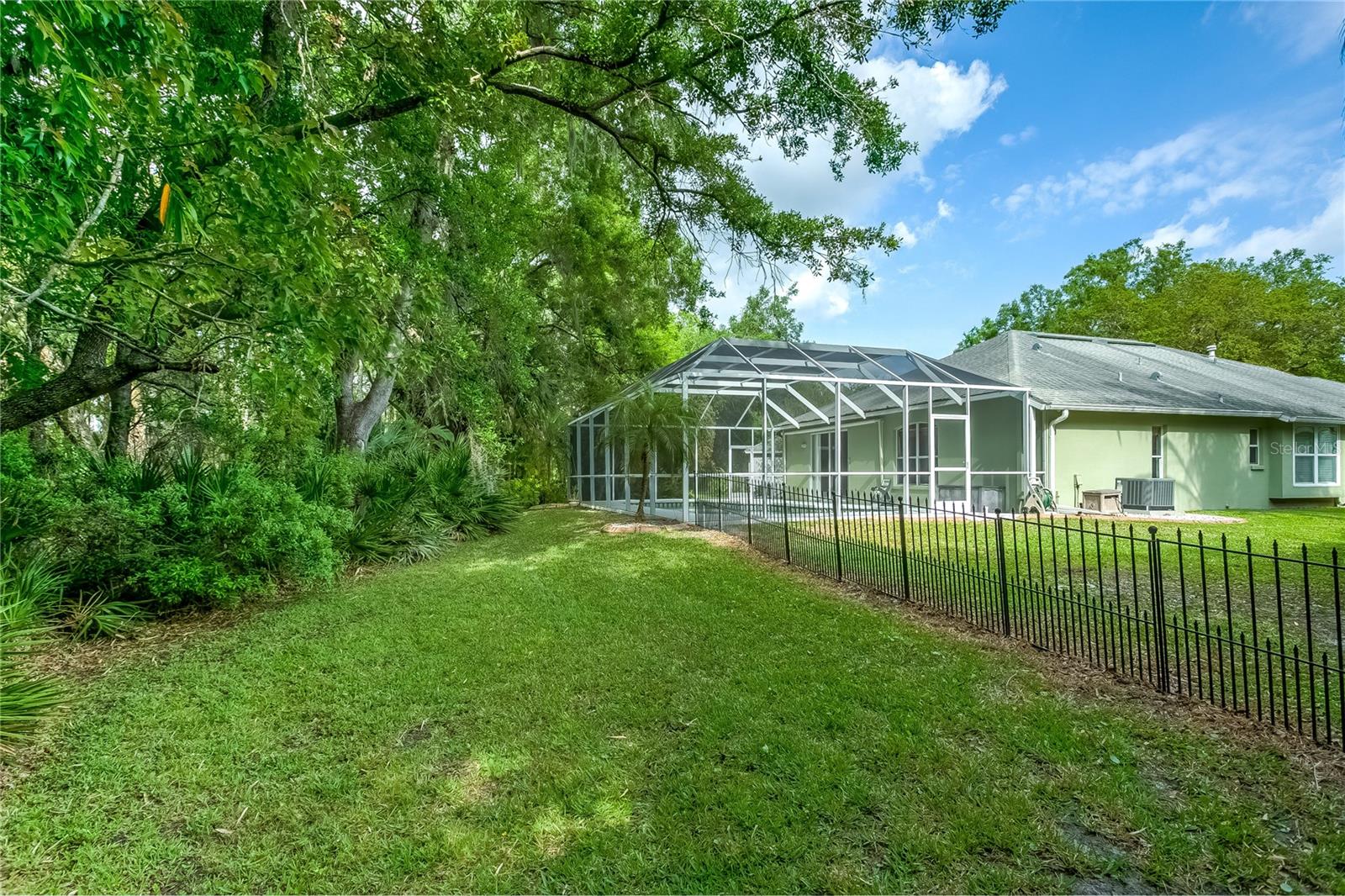 11933 Derbyshire Dr Property Photo 6