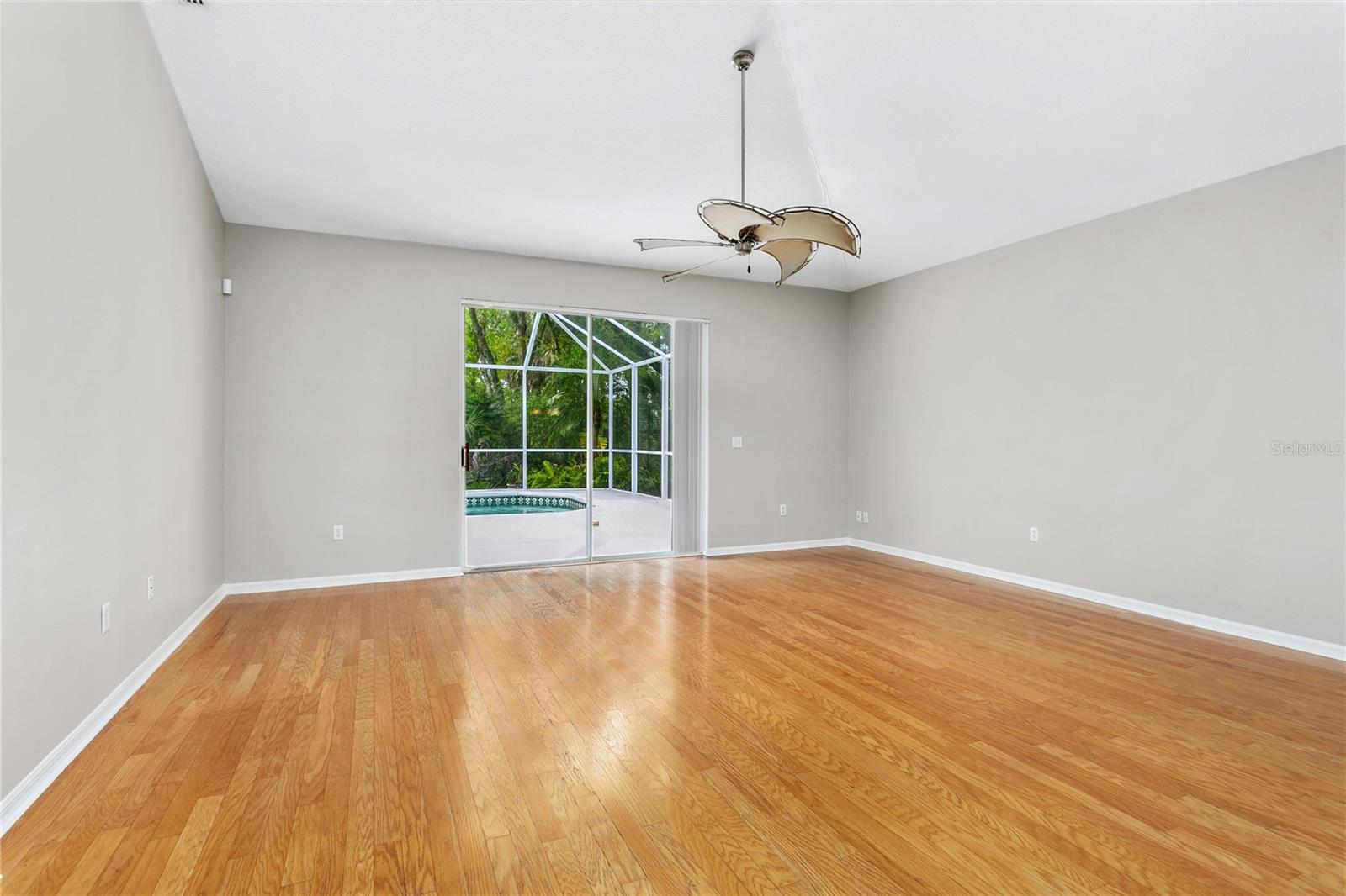 11933 Derbyshire Dr Property Photo 12