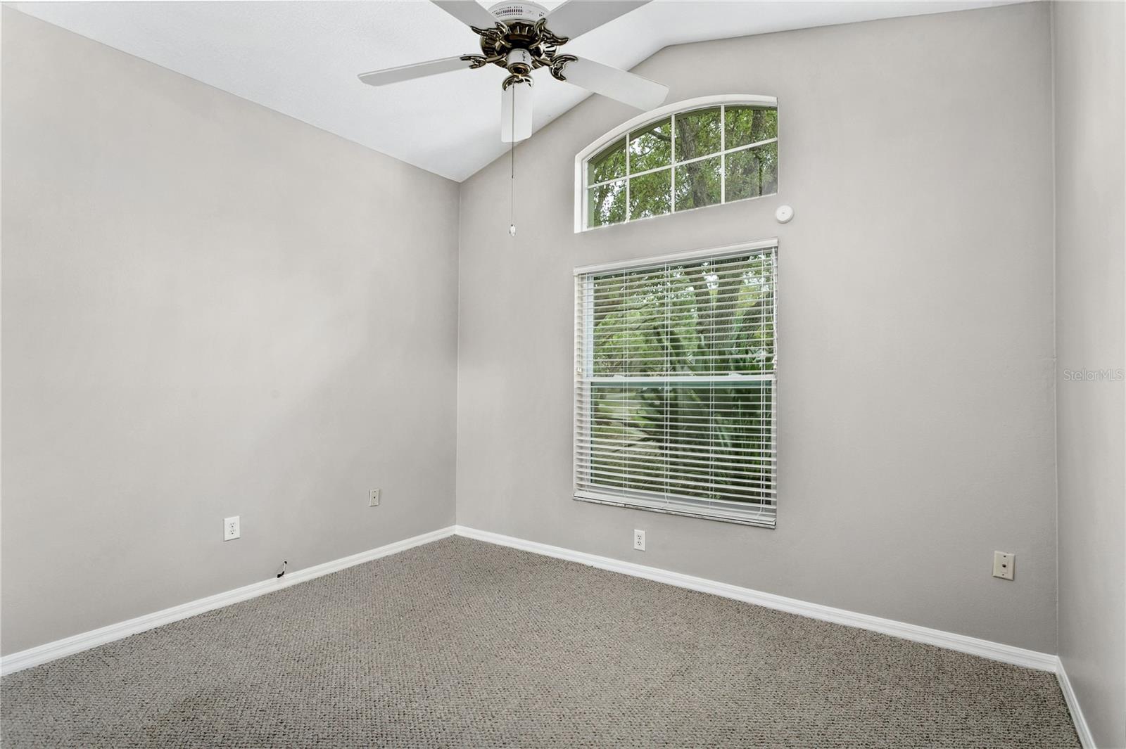 11933 Derbyshire Dr Property Photo 18