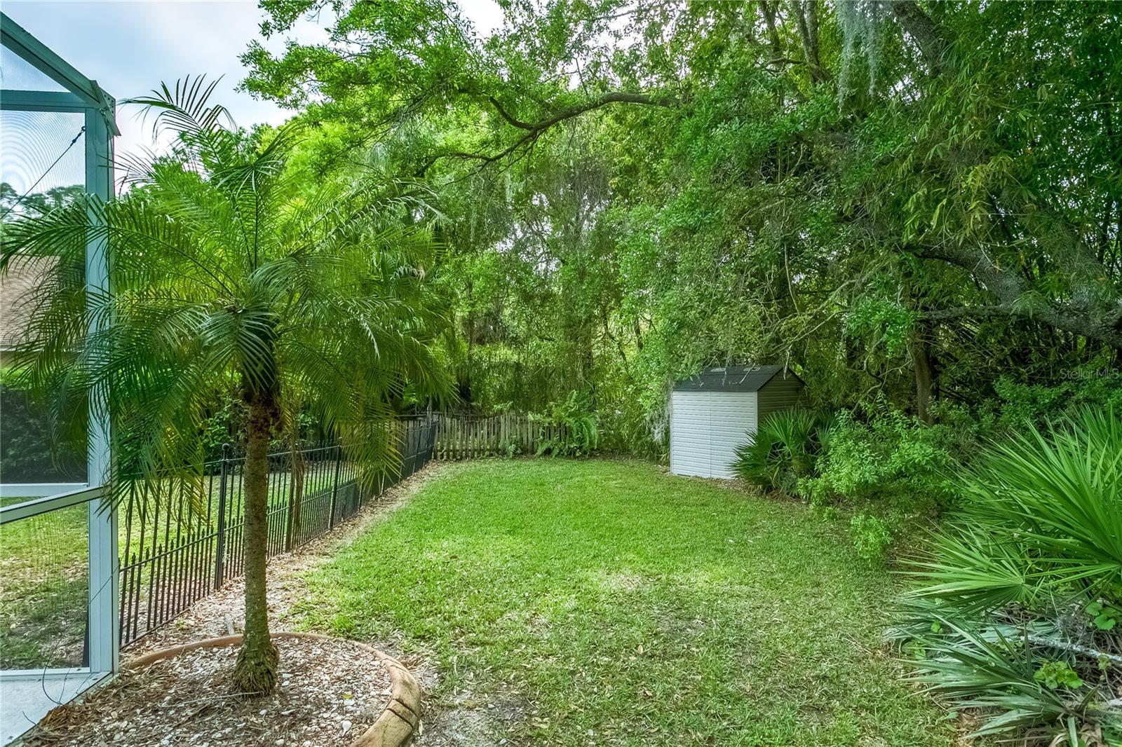 11933 Derbyshire Dr Property Photo 23