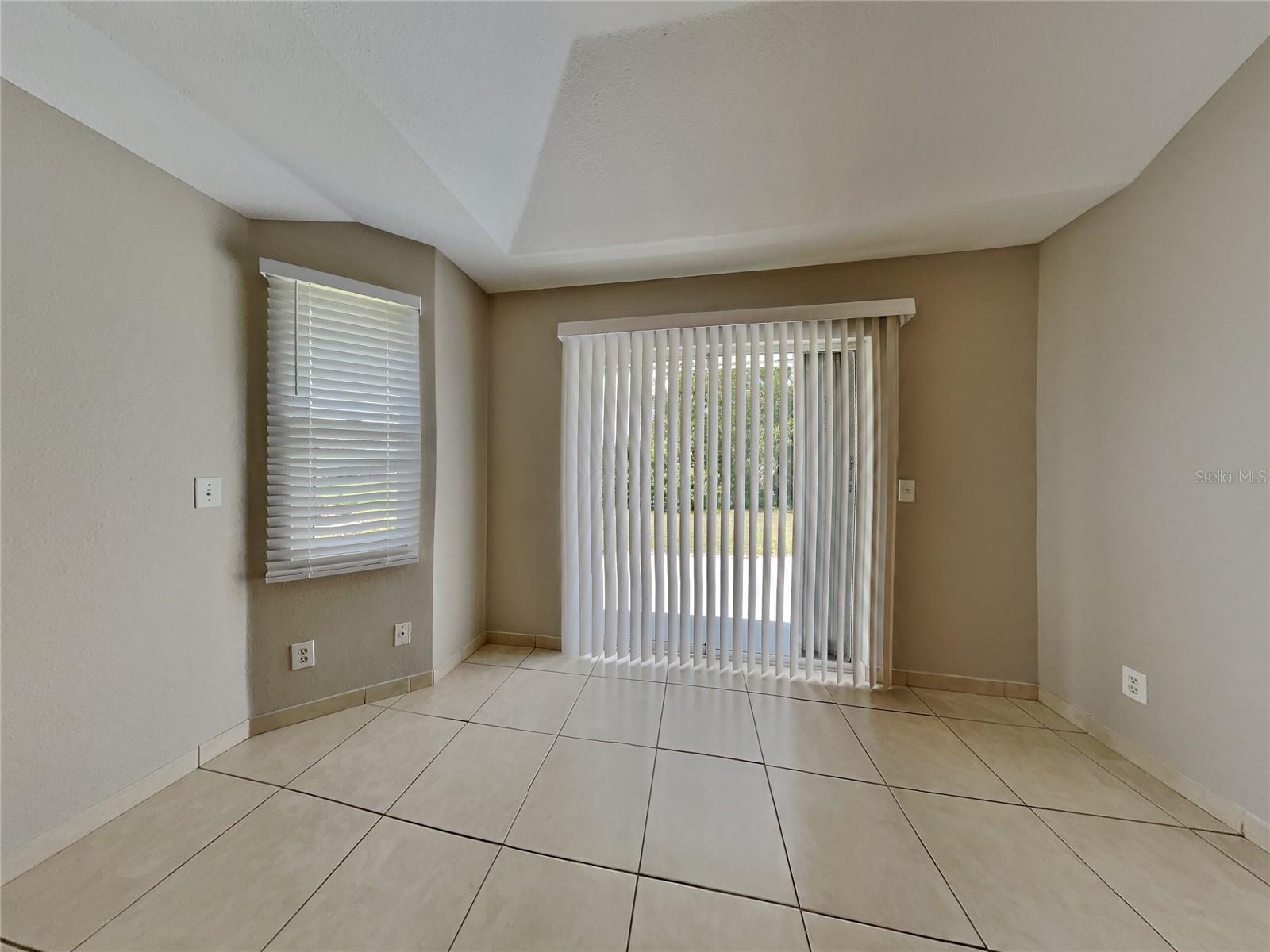 25410 Rancagua Drive Property Photo 7