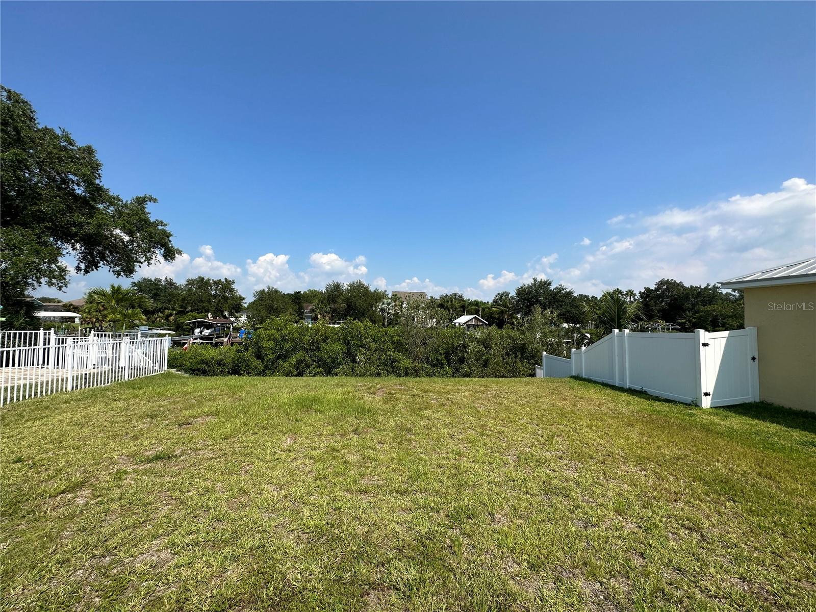 421 Bahama Grande Blvd Property Photo 4