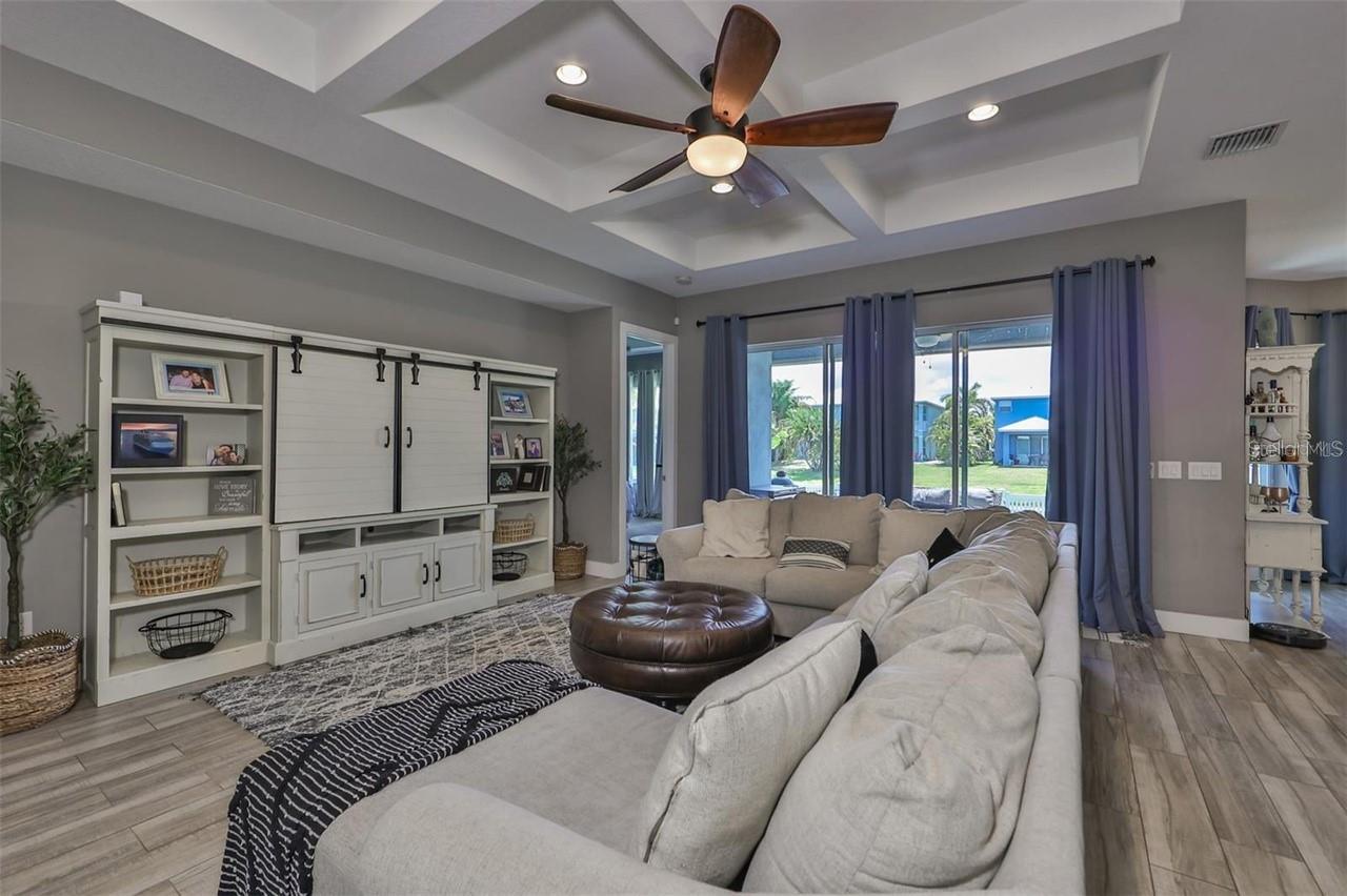 421 Bahama Grande Blvd Property Photo 10