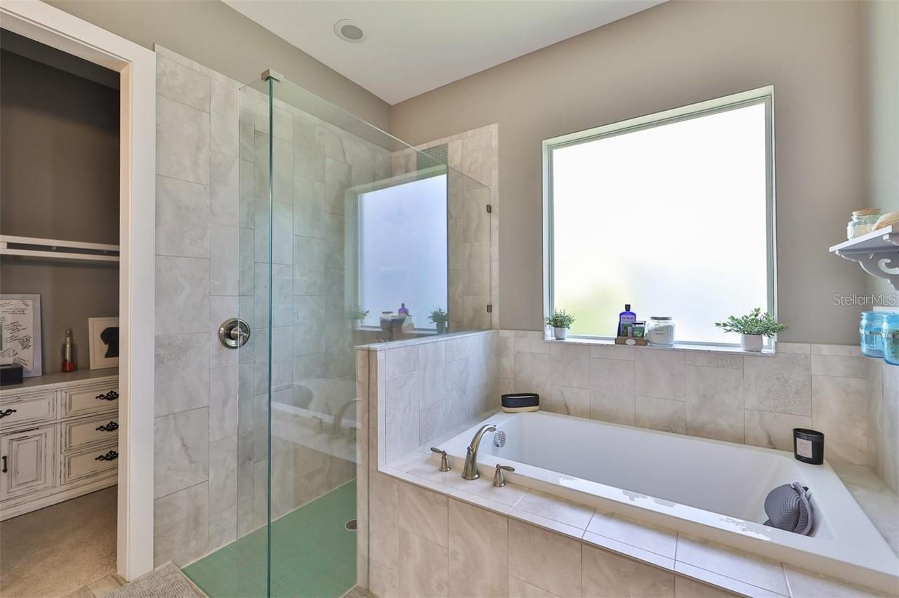 421 Bahama Grande Blvd Property Photo 13