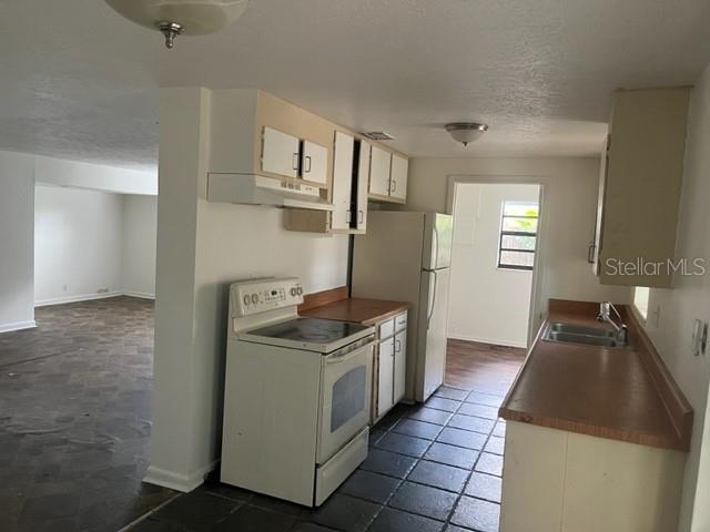 8517 N Temple Avenue Property Photo 5