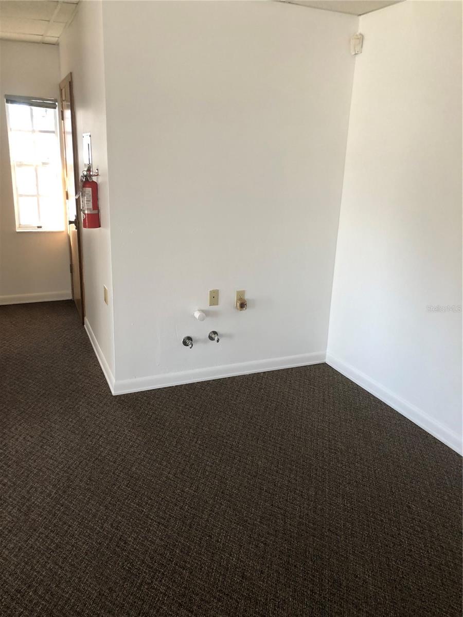 6718 N Himes Avenue Property Photo 7