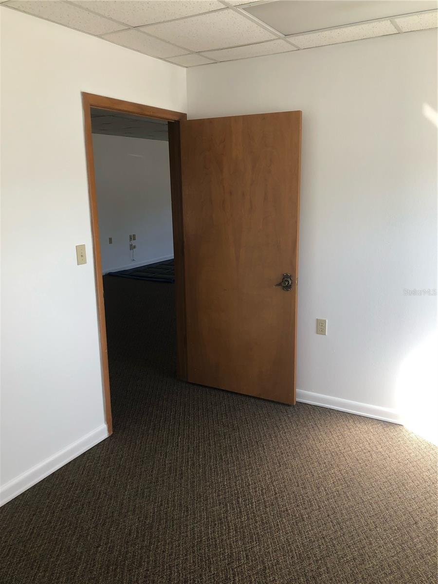 6718 N Himes Avenue Property Photo 8