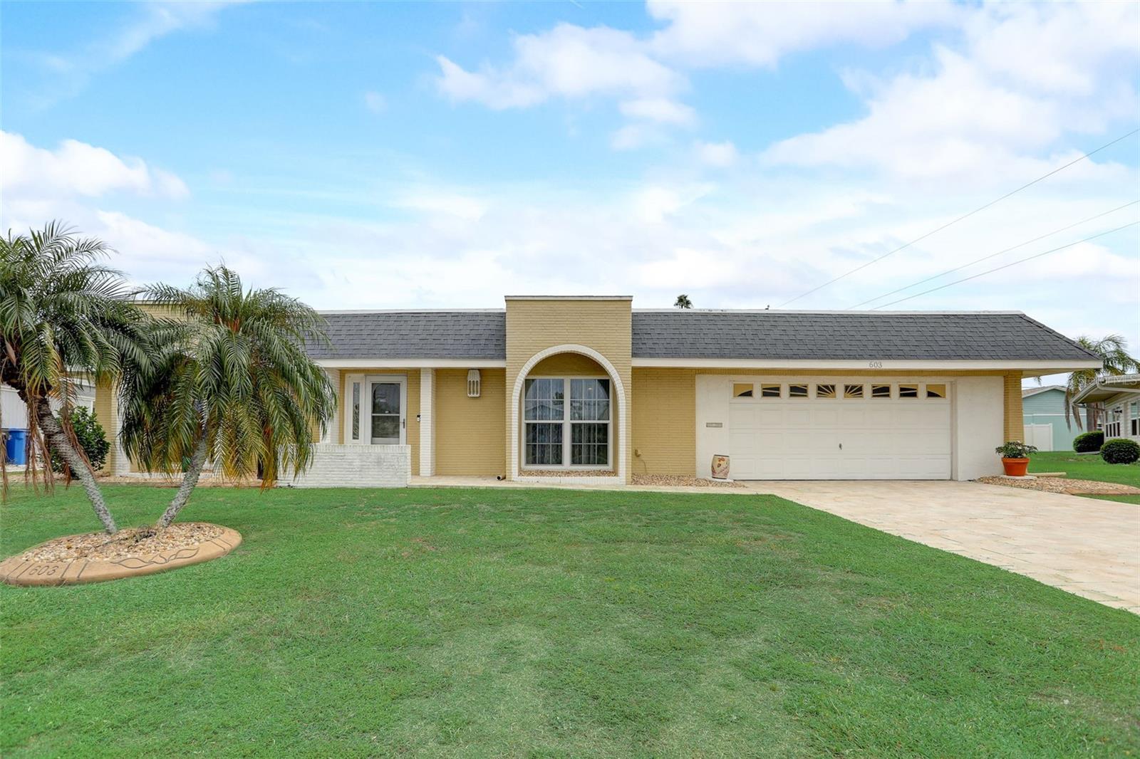 603 Fox Hills Drive Property Photo 2