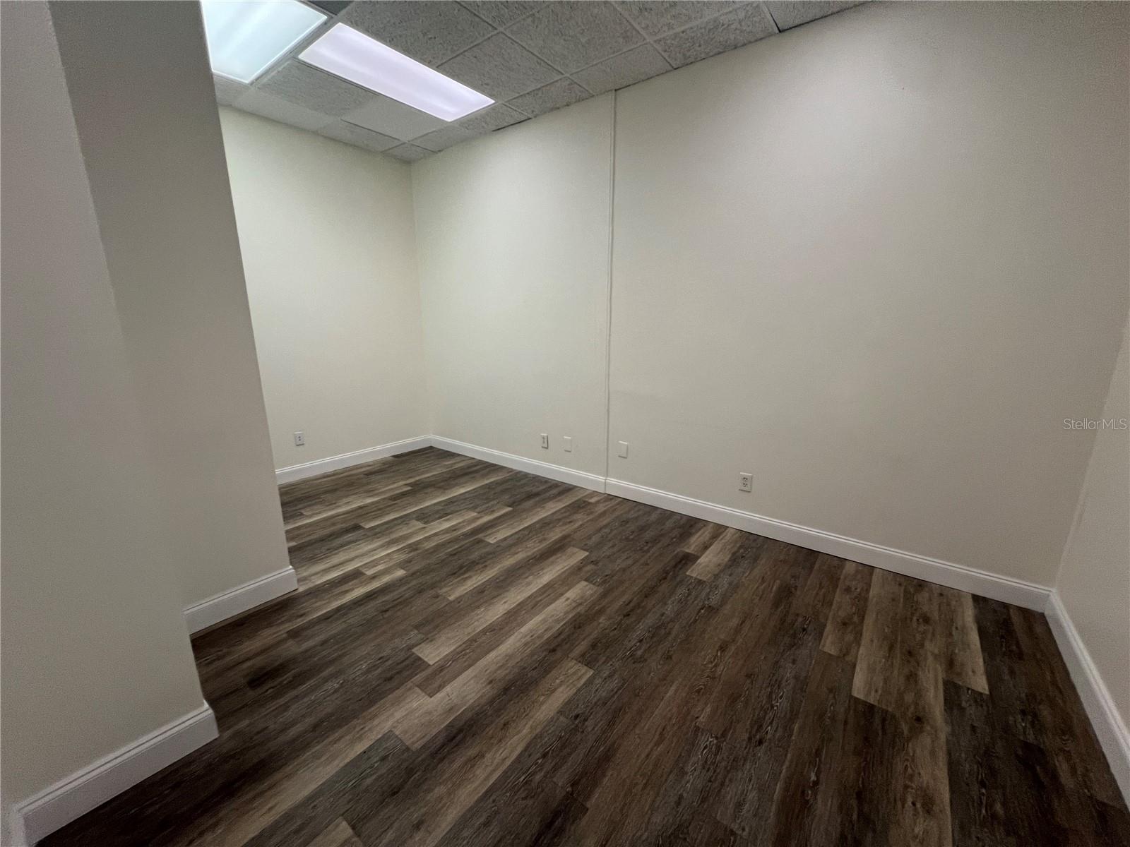 2111 W Swann Ave Property Photo 23