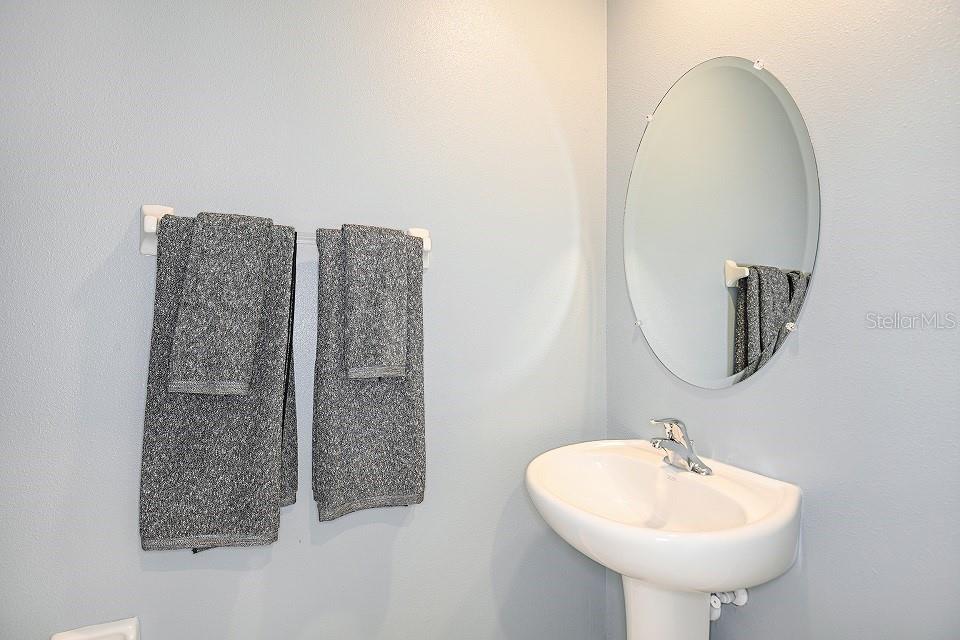 2530 Leonia Ln Property Photo 2