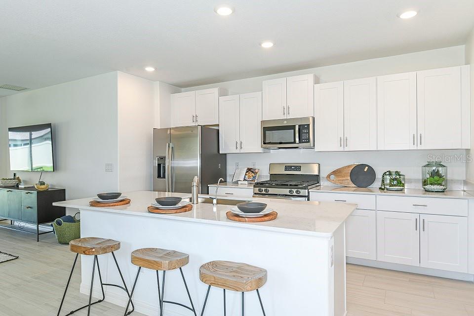 2530 Leonia Ln Property Photo 3