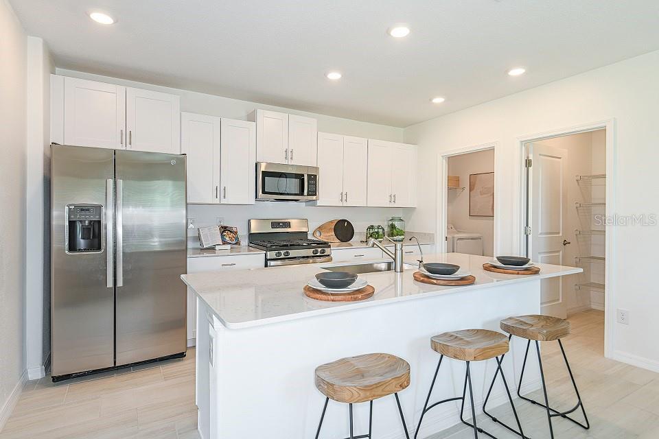 2530 Leonia Ln Property Photo 6