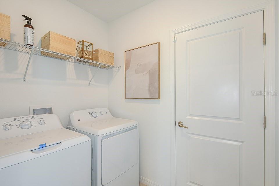 2530 Leonia Ln Property Photo 9
