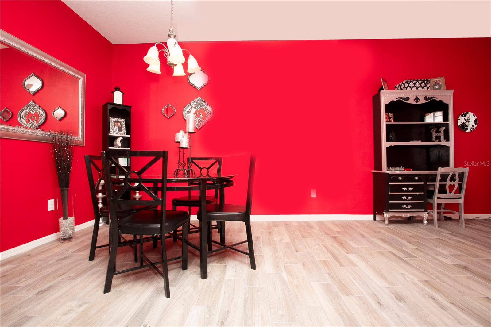 12811 Kings Crossing Dr Property Photo 4