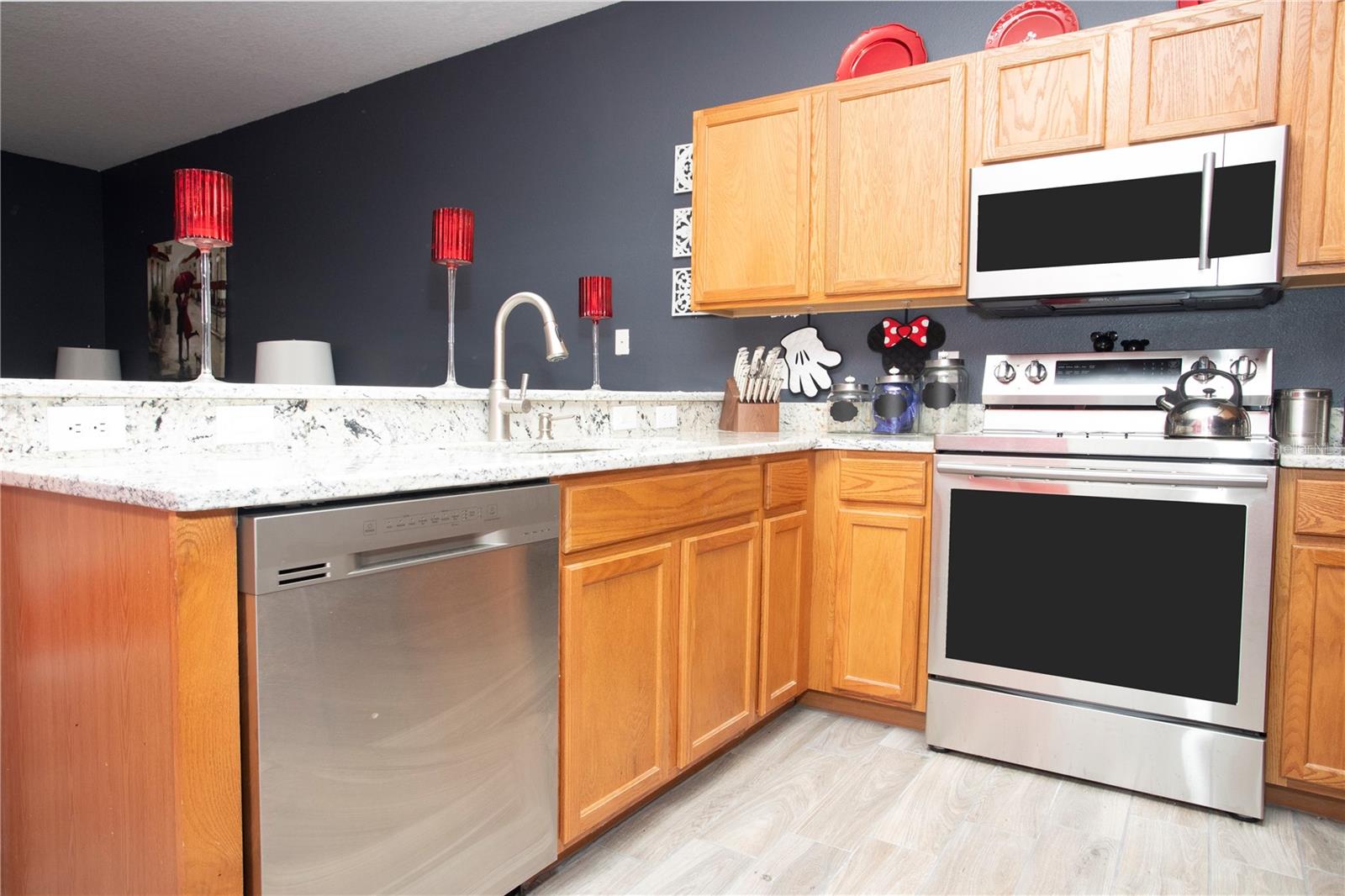 12811 Kings Crossing Dr Property Photo 9