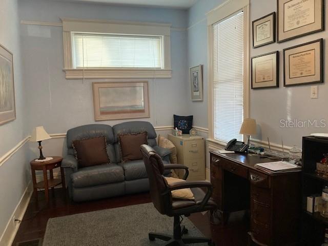 806 W De Leon St Property Photo 5