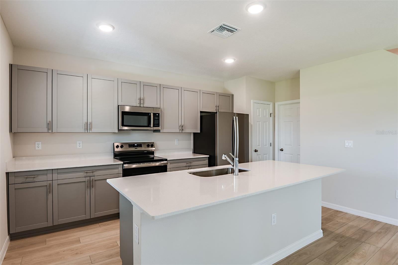 2036 Marigold Aly Property Photo 5
