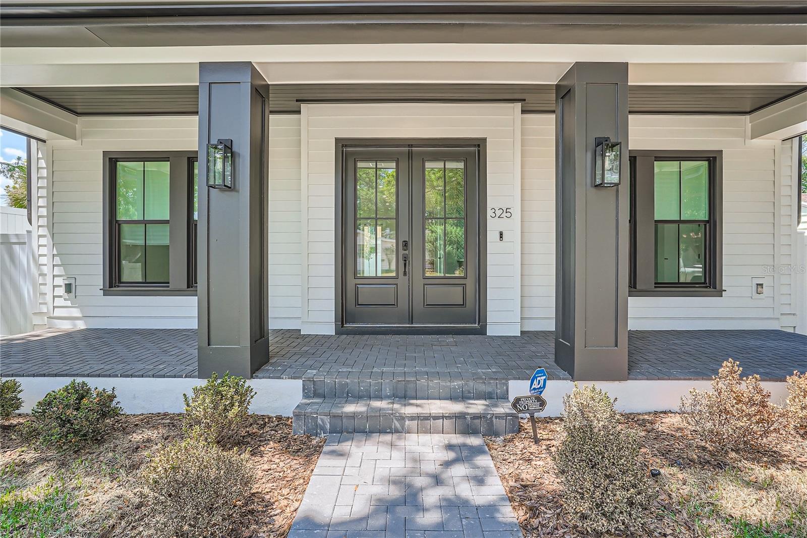 325 33rd Ave N Property Photo 4