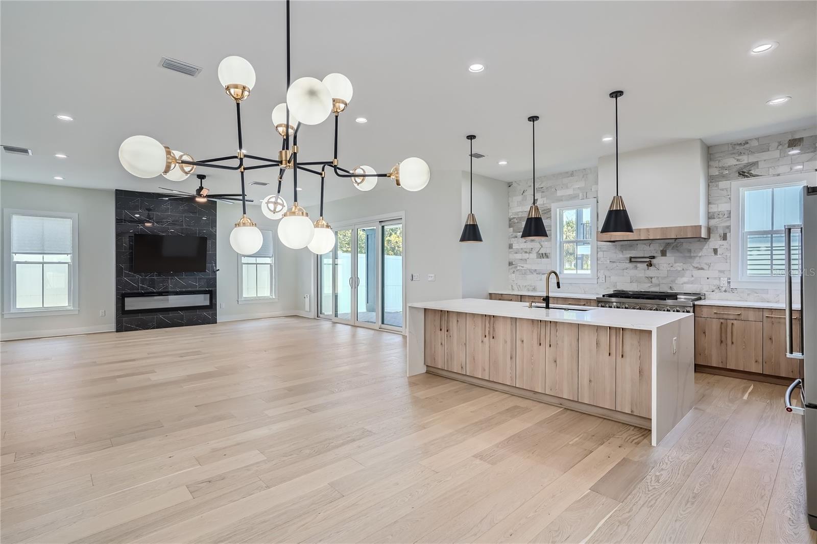 325 33rd Ave N Property Photo 5