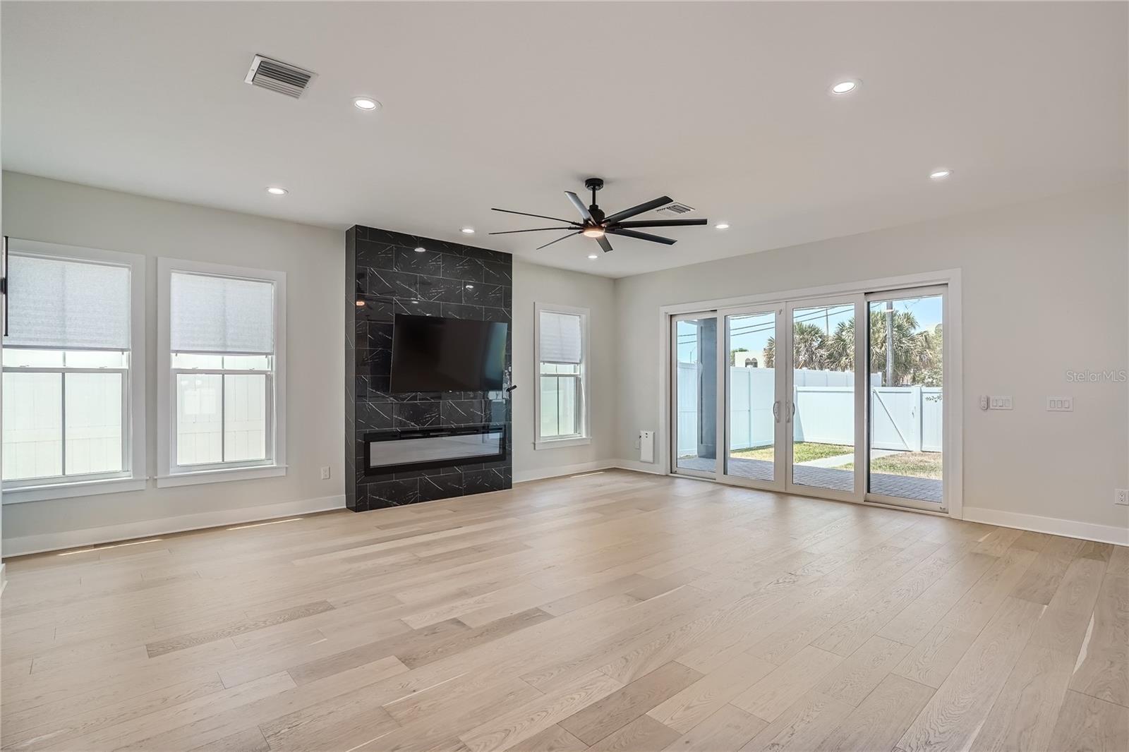 325 33rd Ave N Property Photo 7