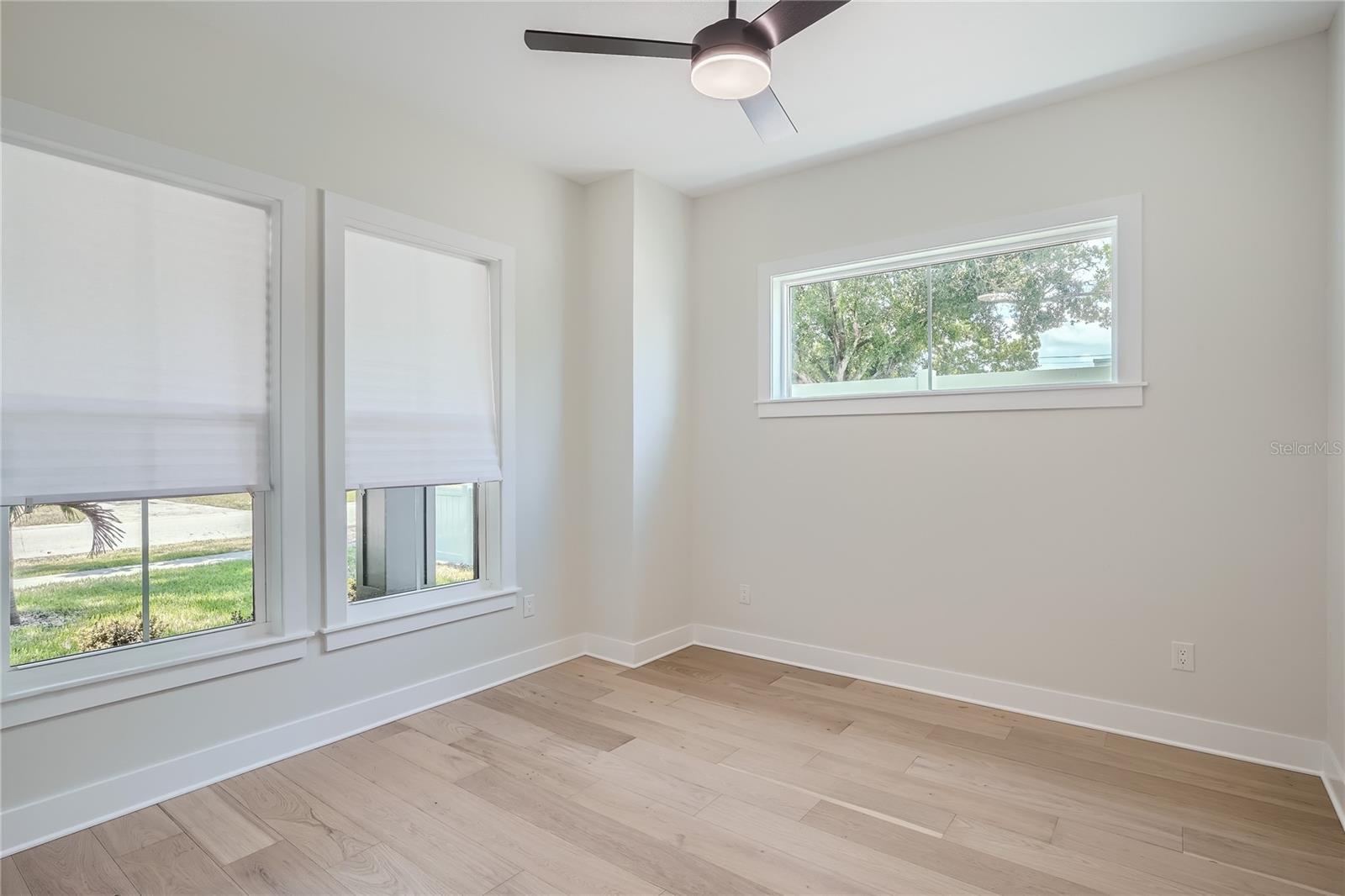 325 33rd Ave N Property Photo 18