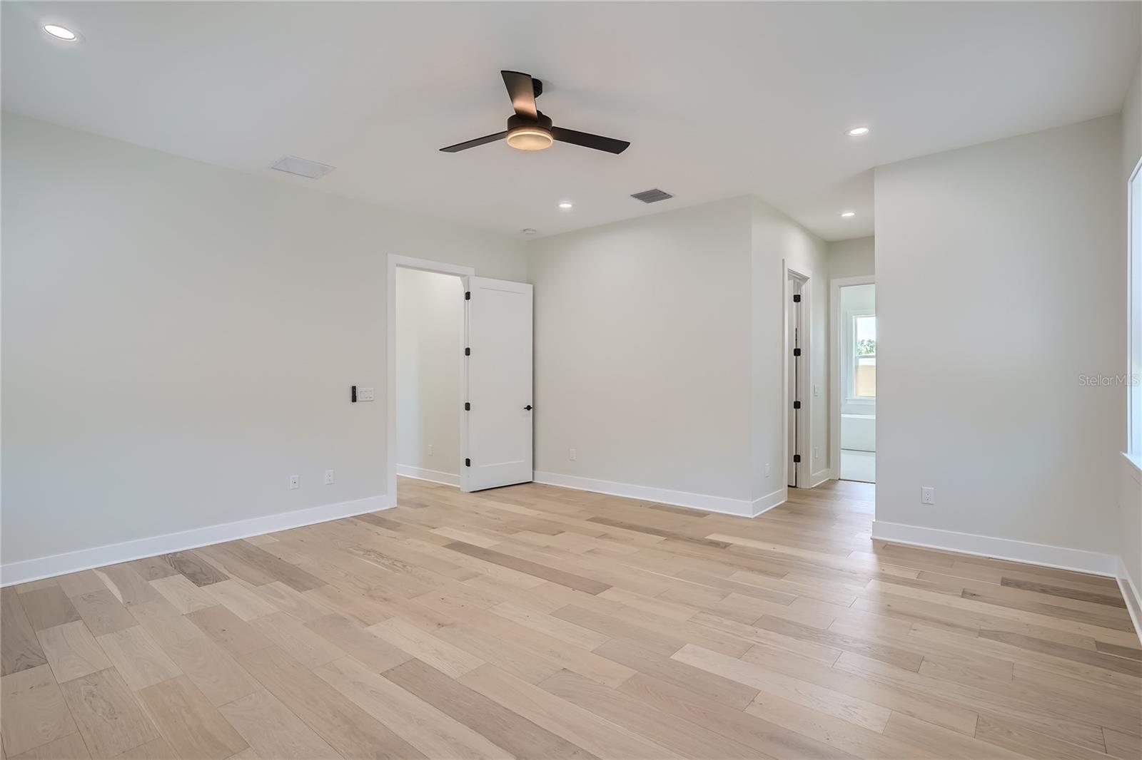 325 33rd Ave N Property Photo 23