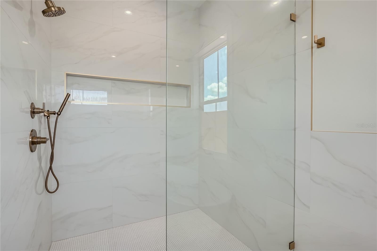 325 33rd Ave N Property Photo 26