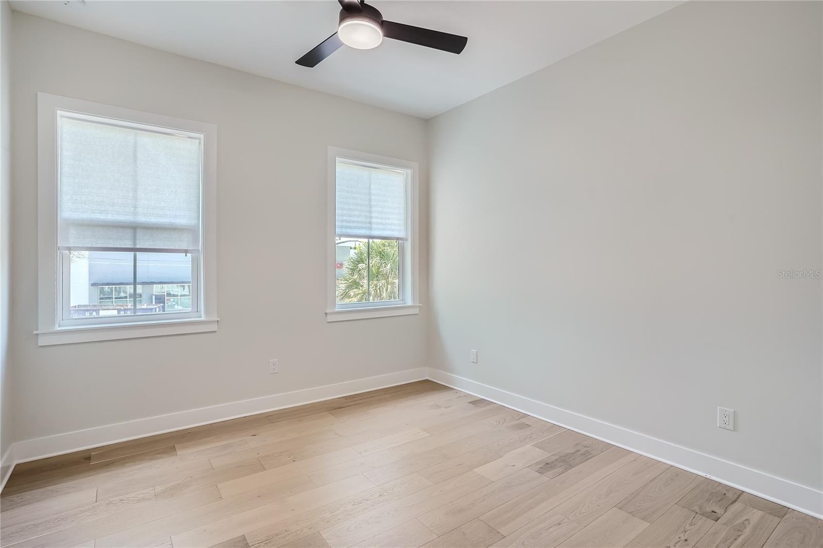 325 33rd Ave N Property Photo 29