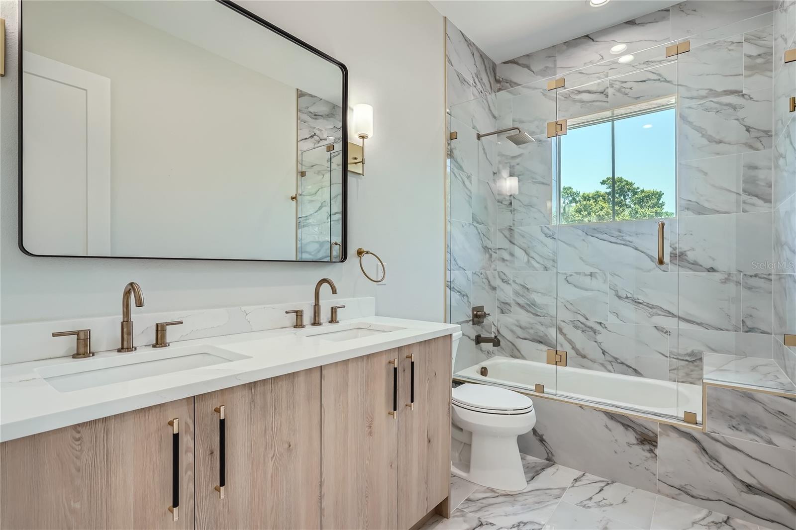 325 33rd Ave N Property Photo 33