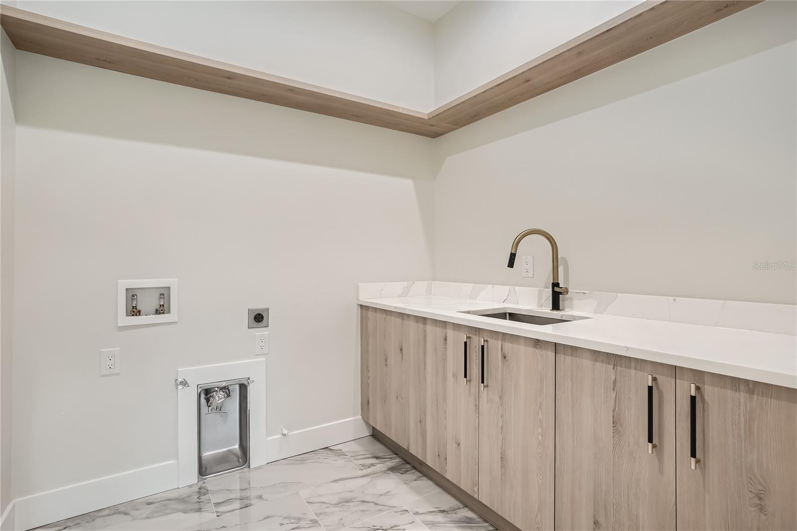 325 33rd Ave N Property Photo 34