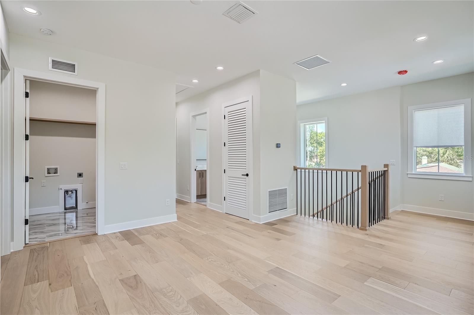 325 33rd Ave N Property Photo 35