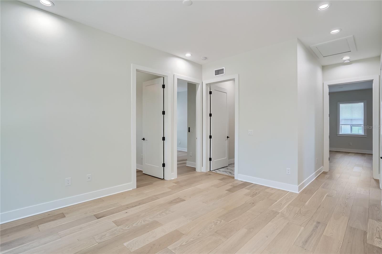 325 33rd Ave N Property Photo 36