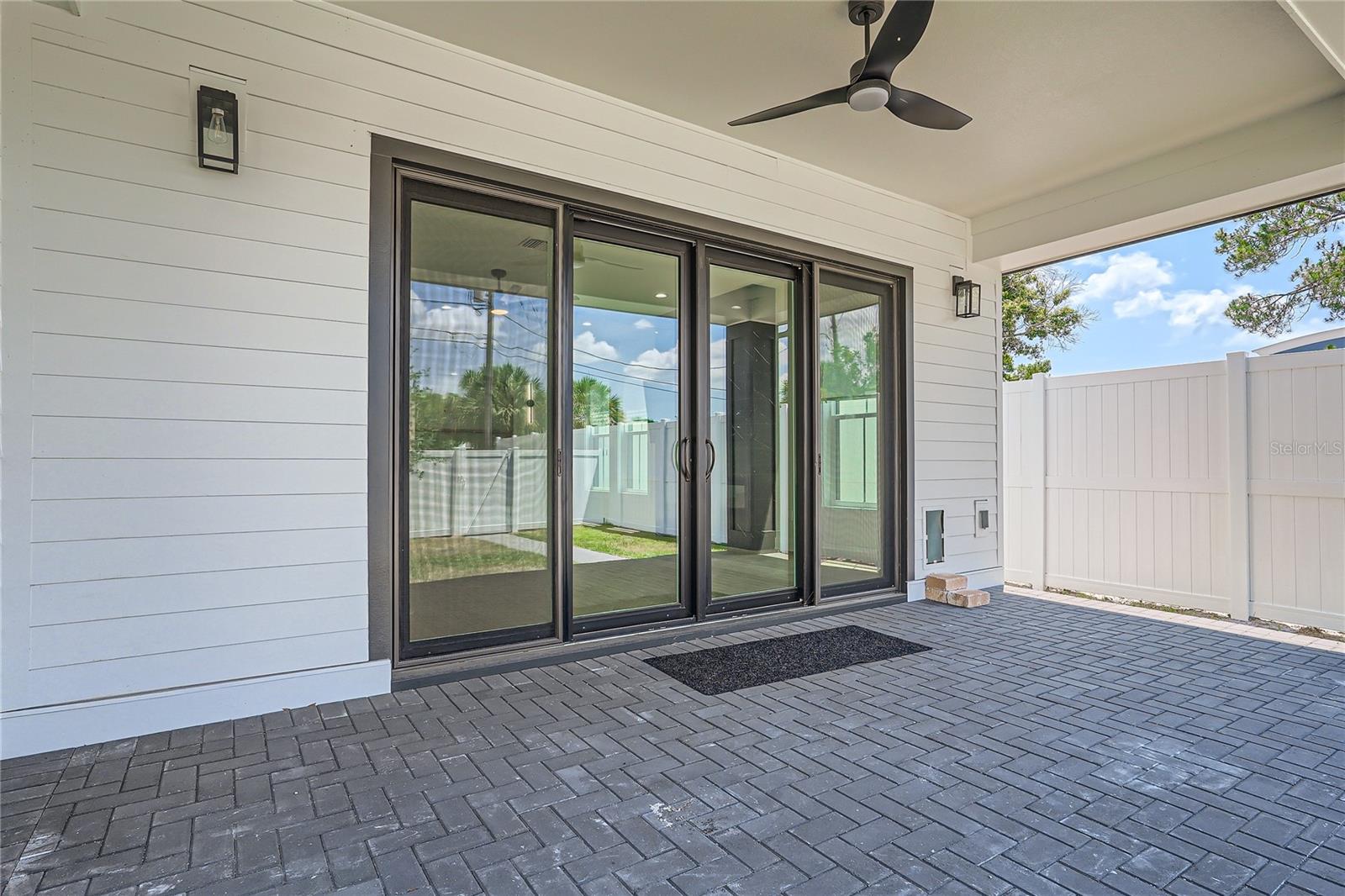 325 33rd Ave N Property Photo 38