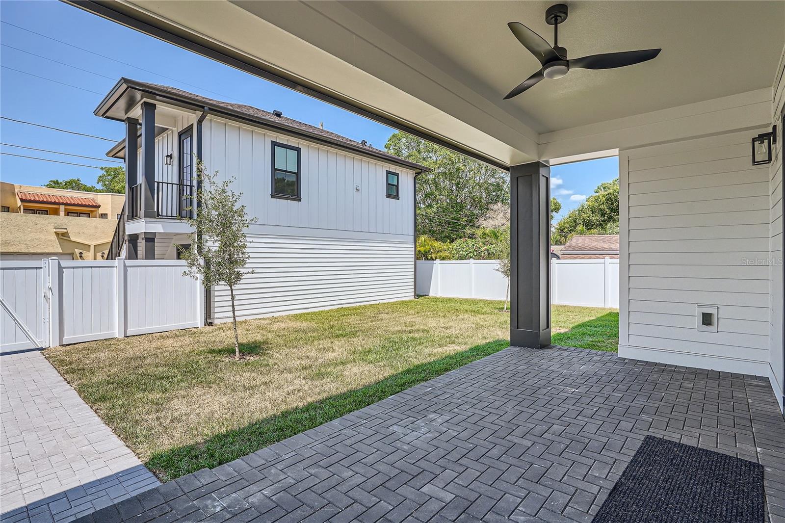 325 33rd Ave N Property Photo 39