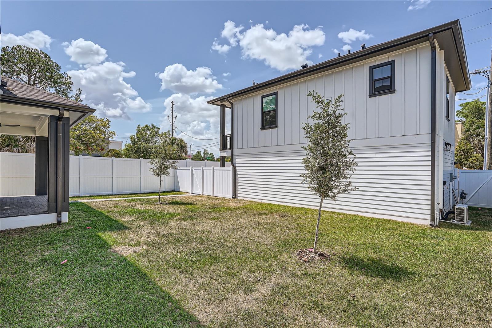 325 33rd Ave N Property Photo 40