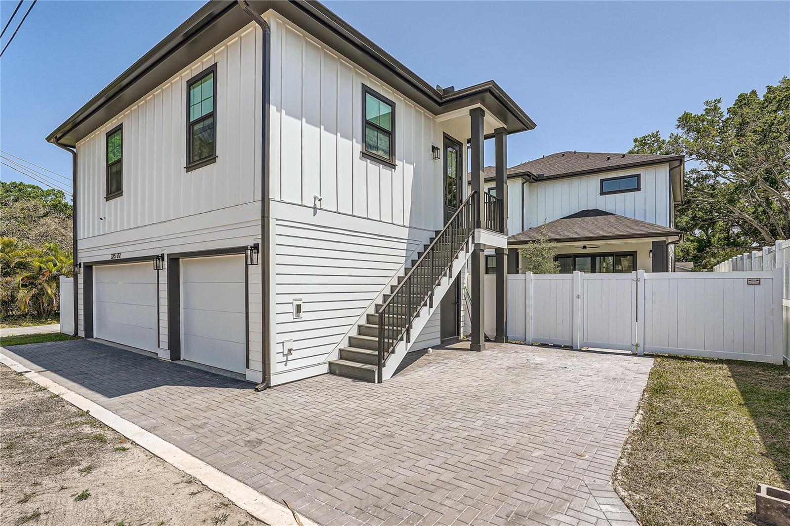 325 33rd Ave N Property Photo 41