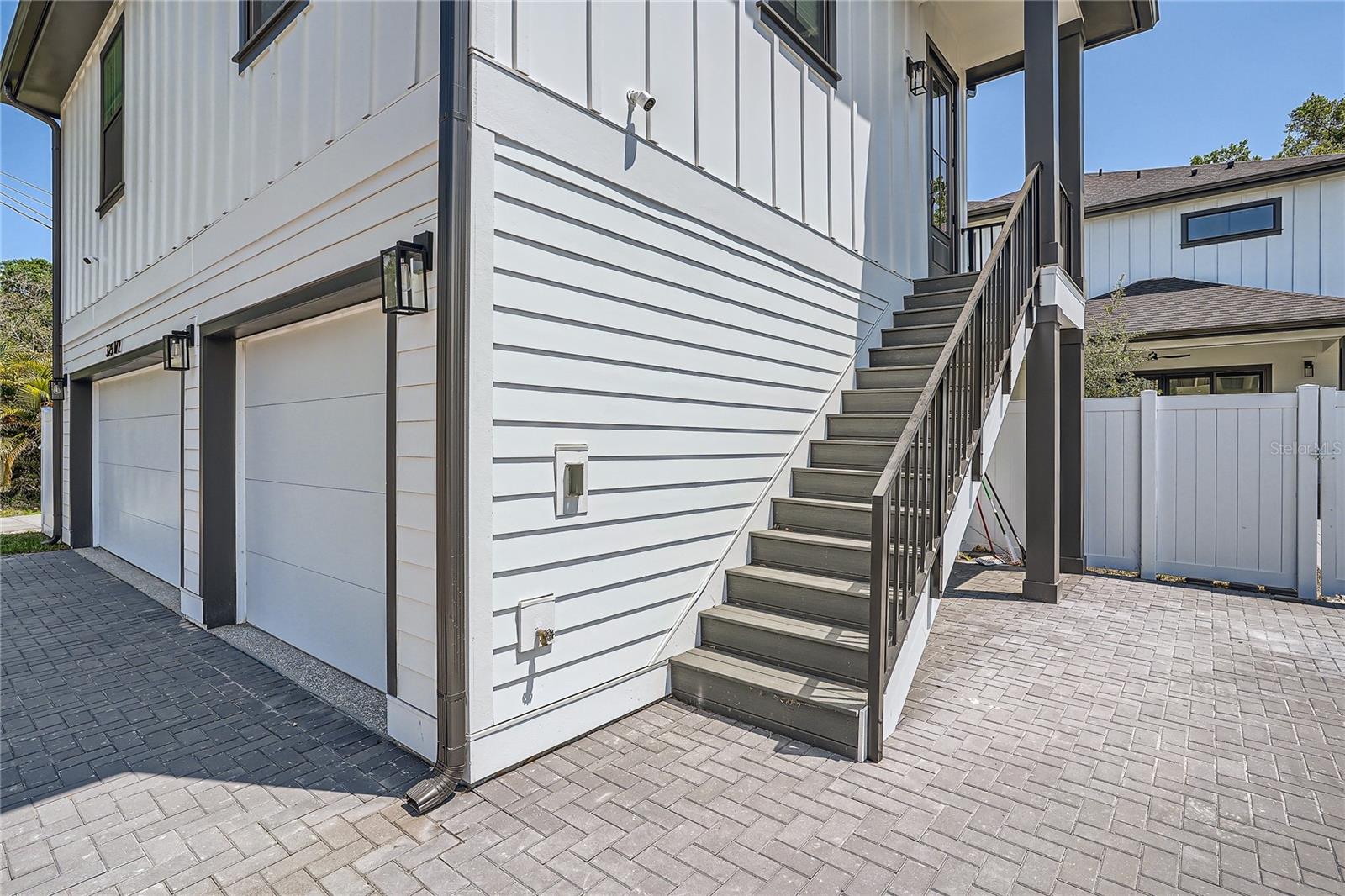 325 33rd Ave N Property Photo 42