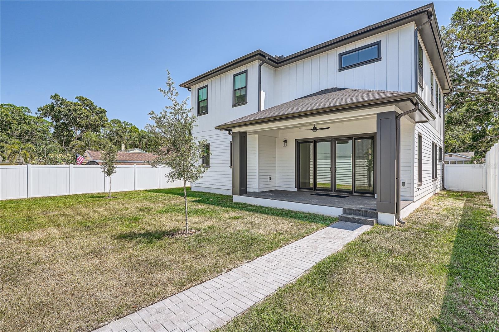 325 33rd Ave N Property Photo 55