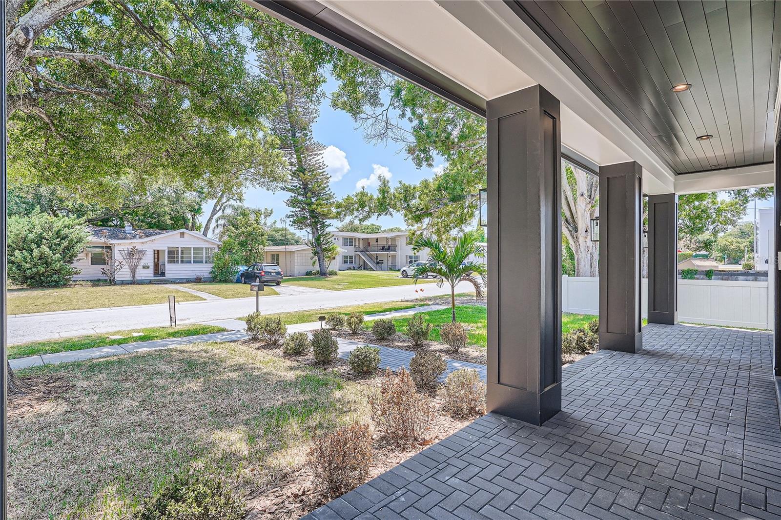 325 33rd Ave N Property Photo 57