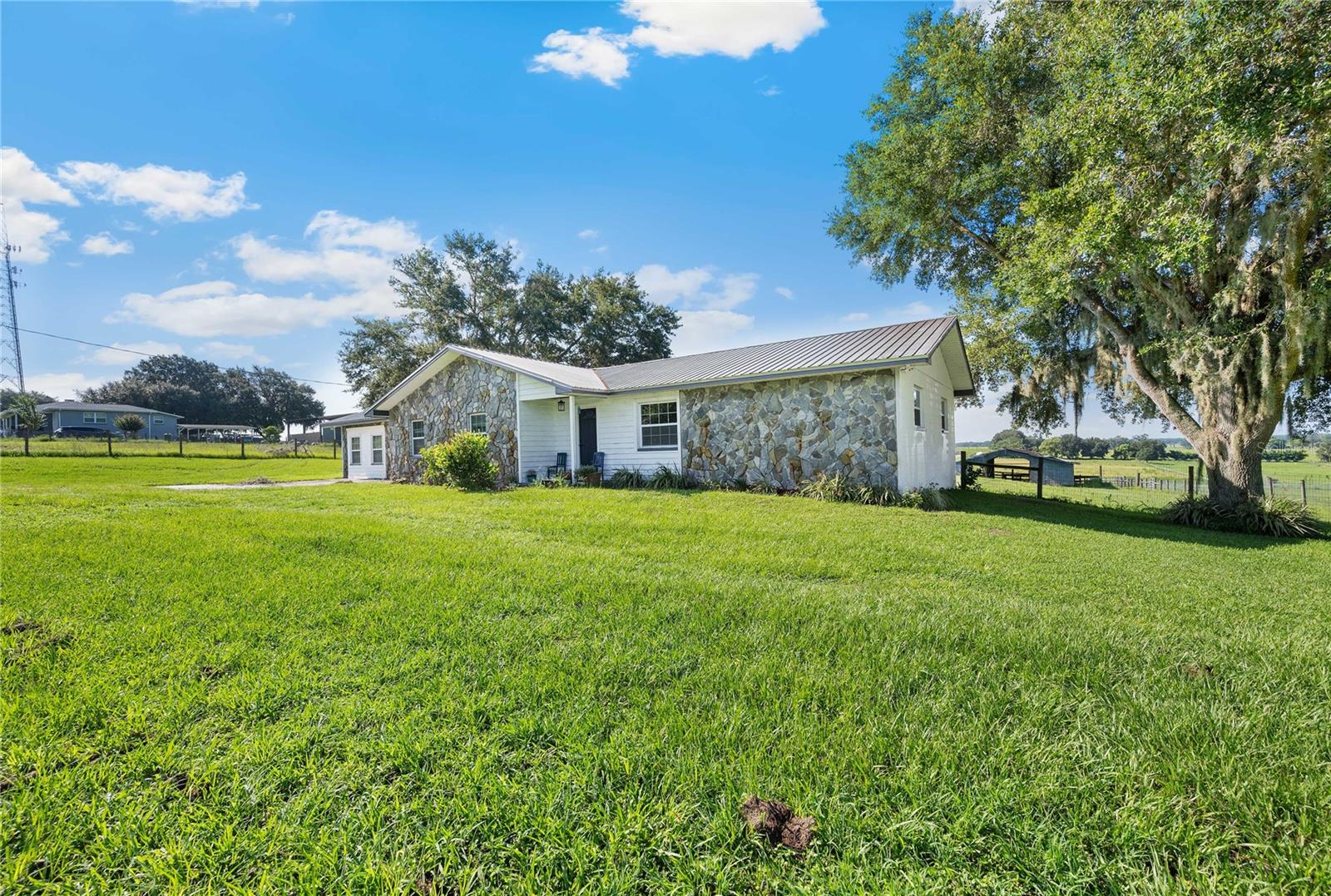31226 Saint Joe Rd Property Photo 2