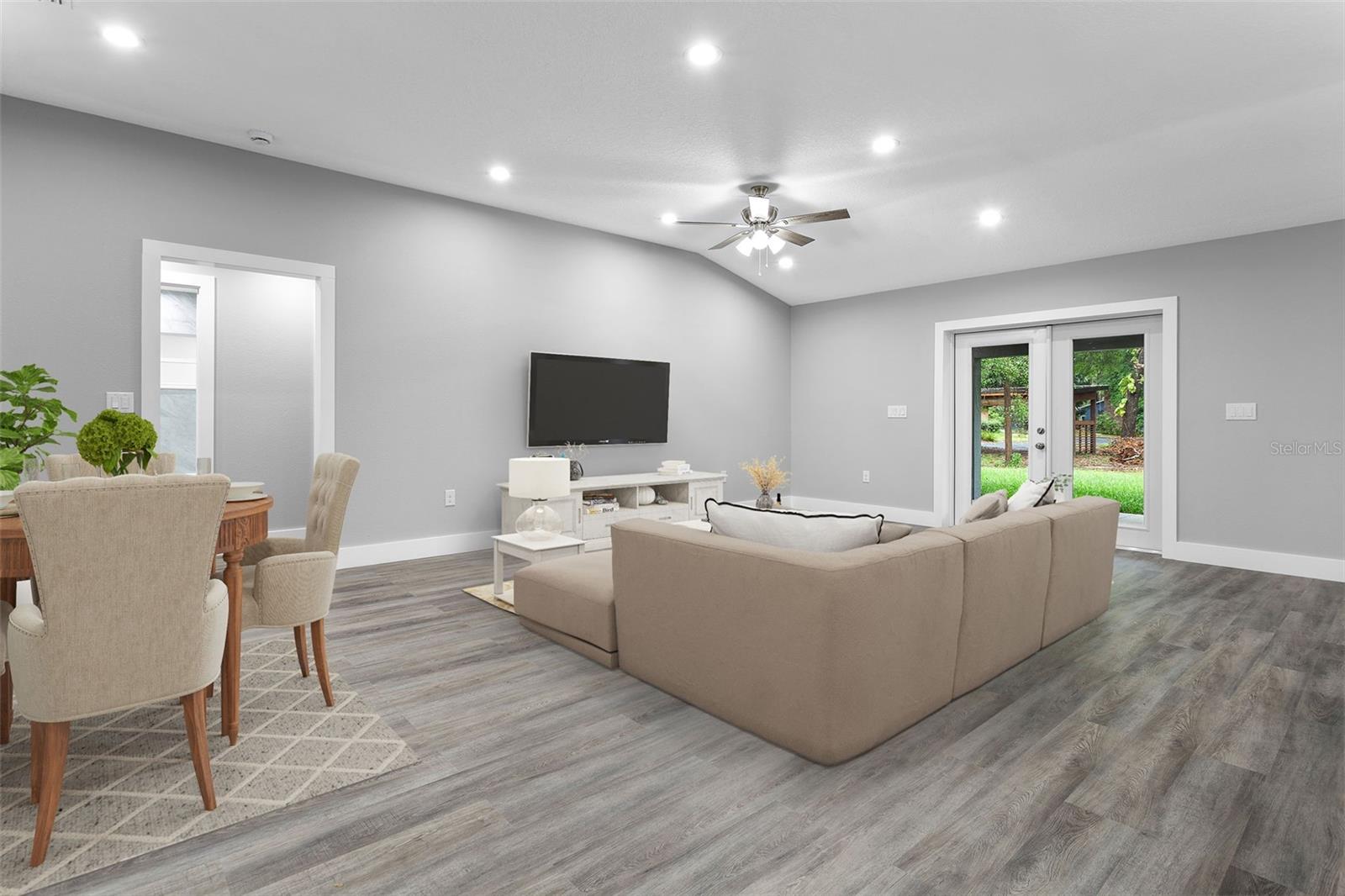 11734 Orange Ct Property Photo 3