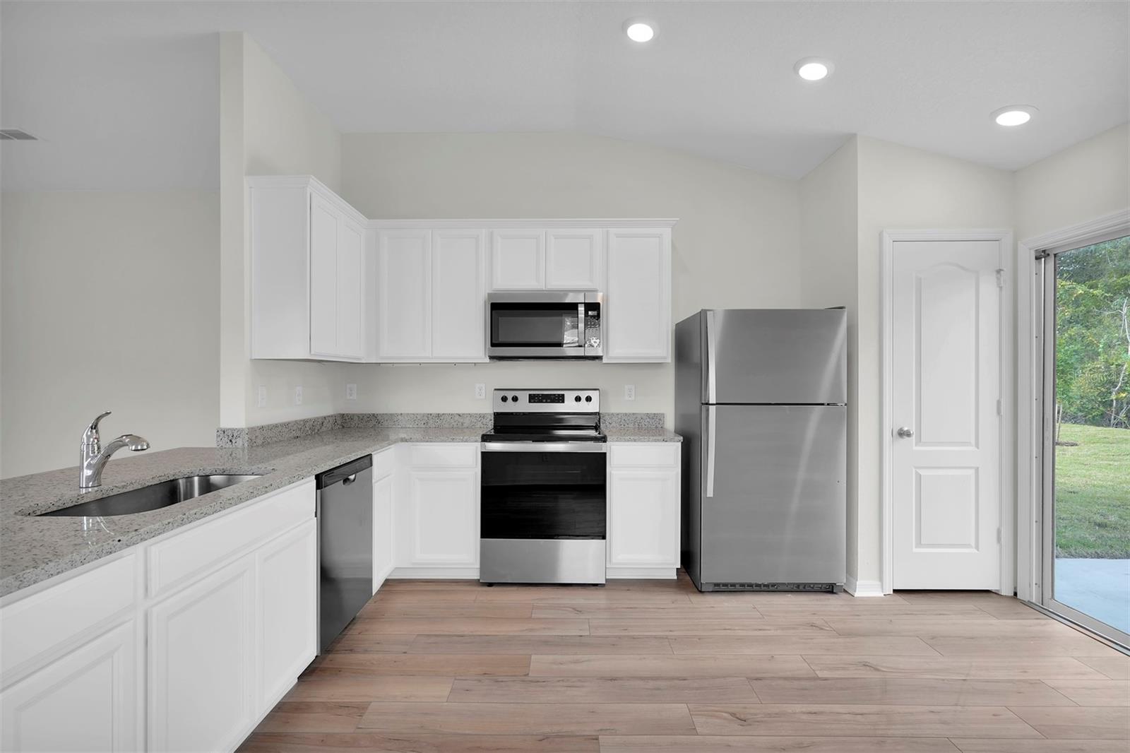 560 Marion Oaks Mnr Property Photo 4