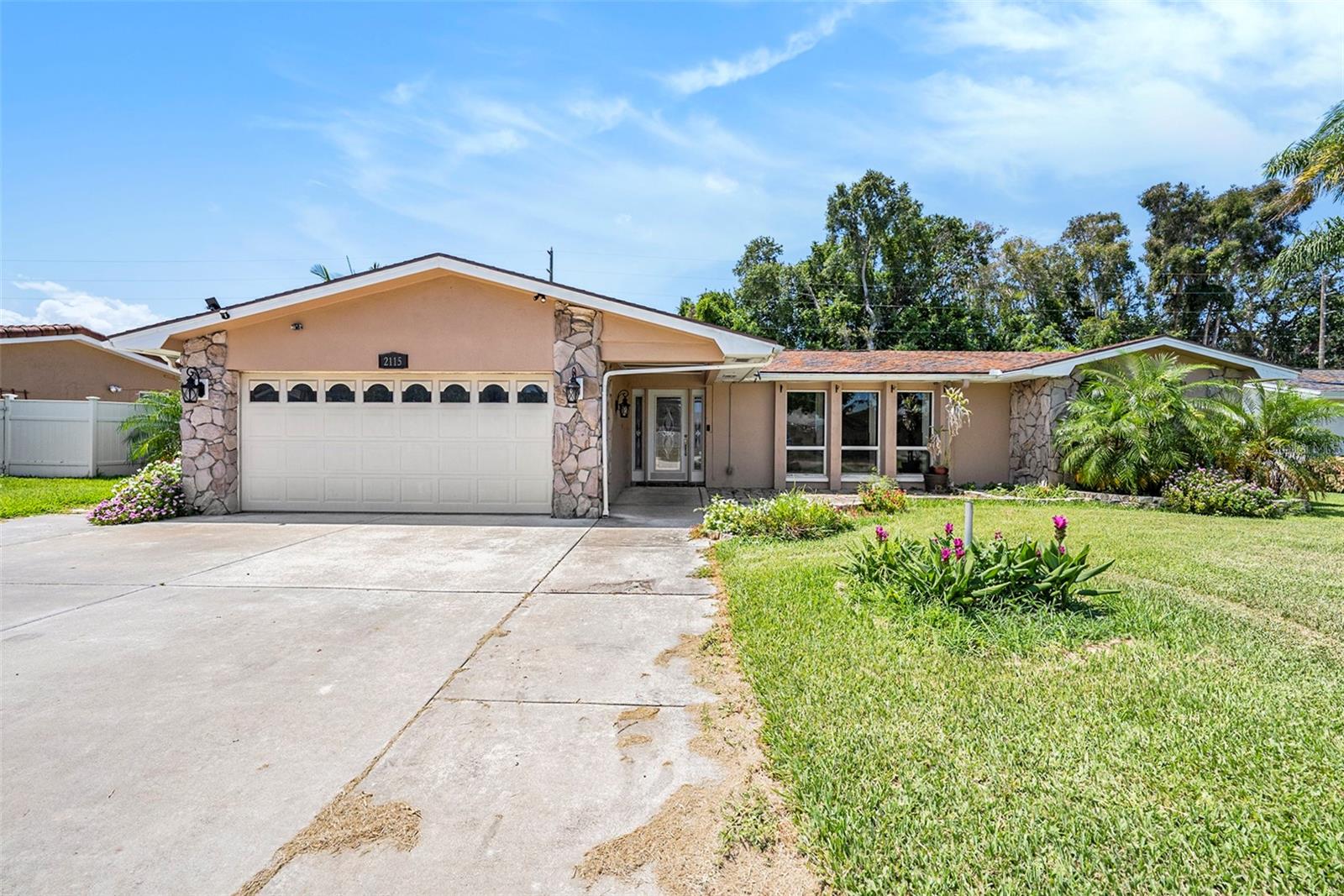 2115 Seagull Dr Property Photo 1