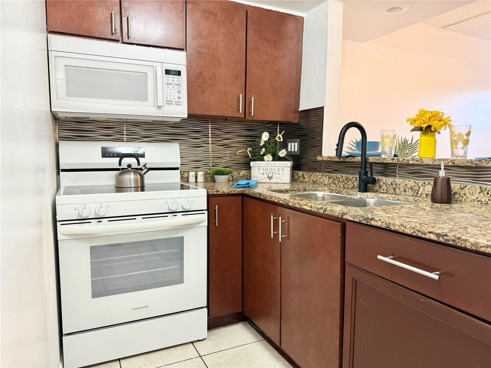 7112 Waterside Dr Property Photo 7