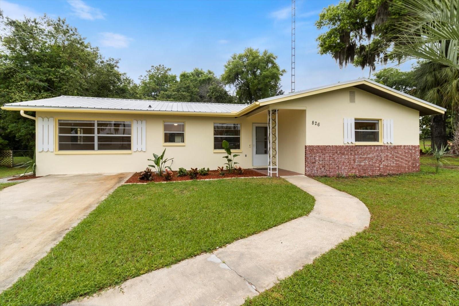 826 S Val Dr Property Photo 3