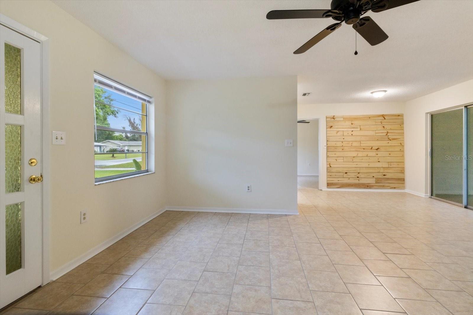 826 S Val Dr Property Photo 4