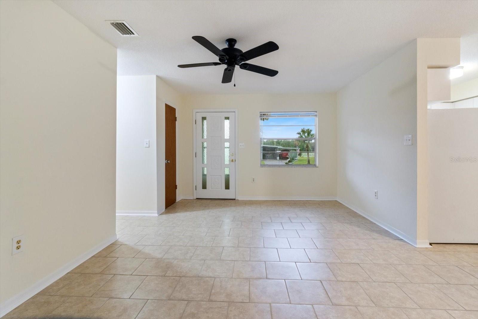 826 S Val Dr Property Photo 6