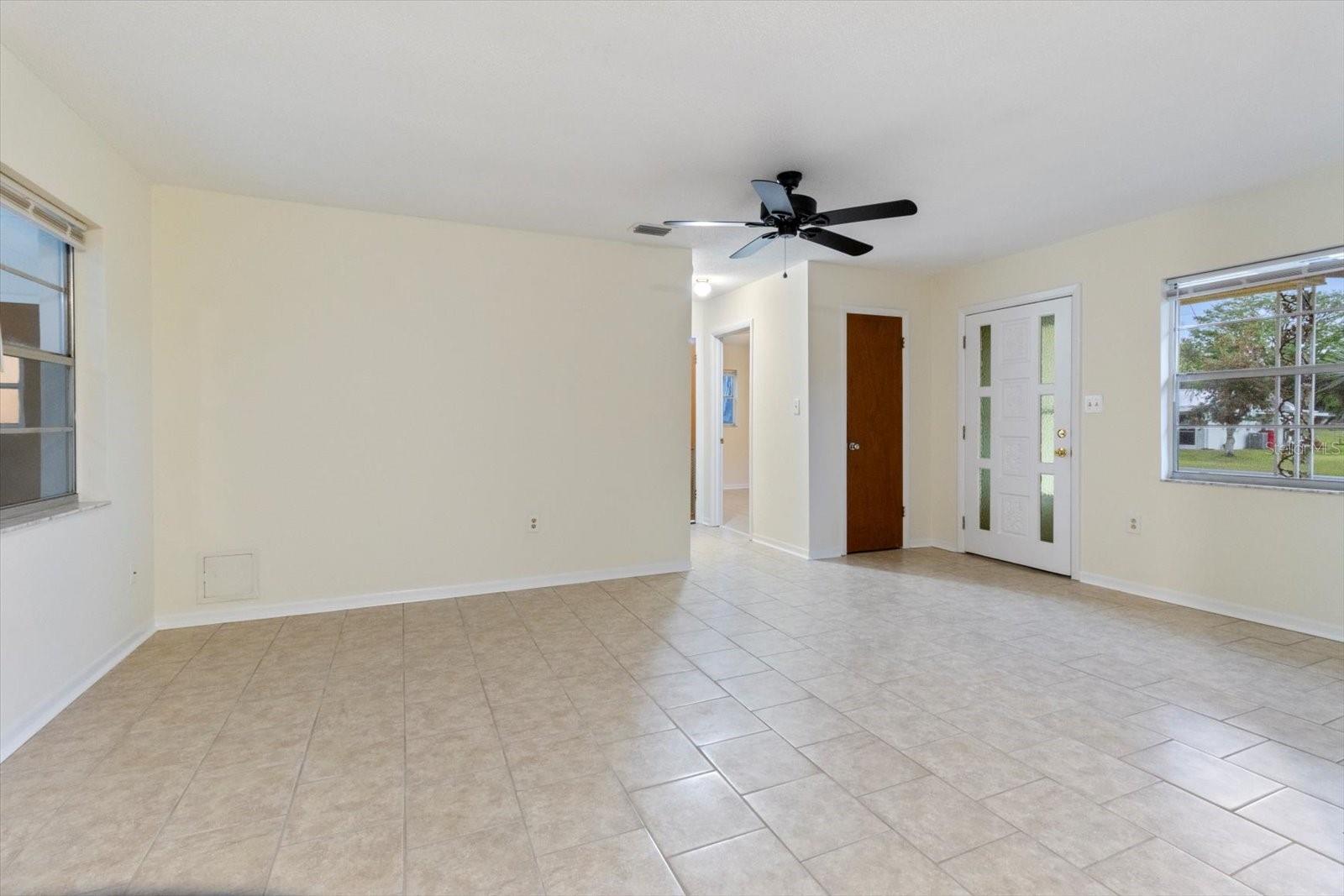 826 S Val Dr Property Photo 7